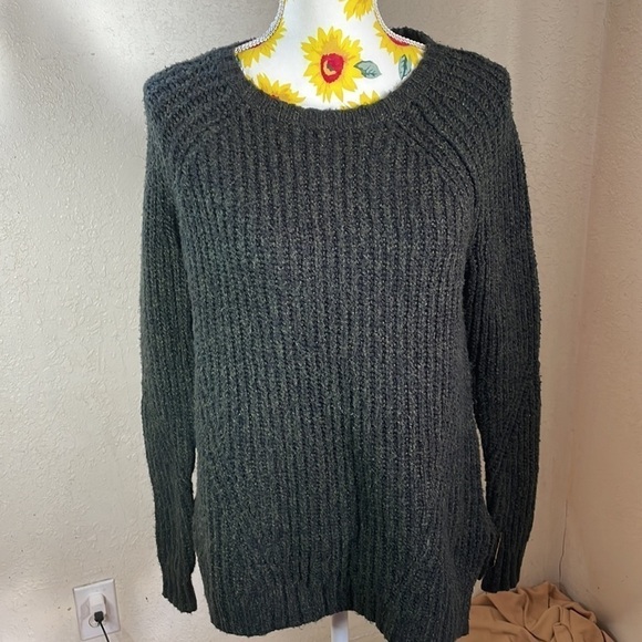 American Eagle Outfitters ~ Knit Soft Sweater - Picture 1 of 8